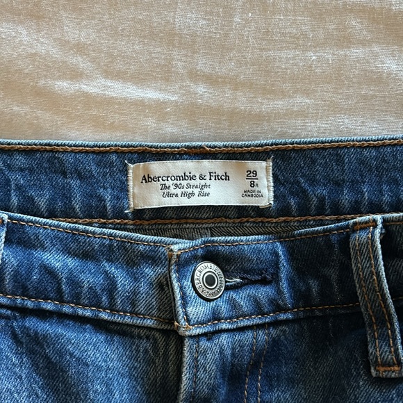 Abercrombie Ultra High Rise 90s Straight Jean - Picture 4 of 6